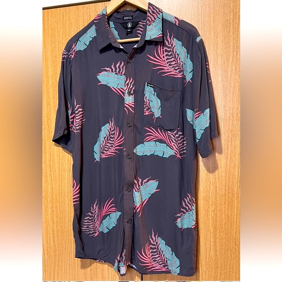 Volcom Mens Shirt Gray Pink Acid Blue Feathers  Button Down Surf Skate Beach - Picture 2 of 6
